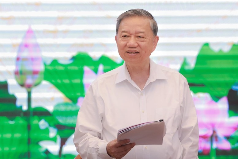 Tổng Bí thư: Ban Tuyên giáo và Dân vận Trung ương đã nhanh chóng ổn định tổ chức bộ máy, tinh gọn biên chế, sắp xếp công tác nội bộ, thể hiện hiệu quả tinh thần ""vừa chạy vừa xếp hàng" với những kết quả bước đầu đáng khích lệ - Ảnh: VGP/Vũ Phong