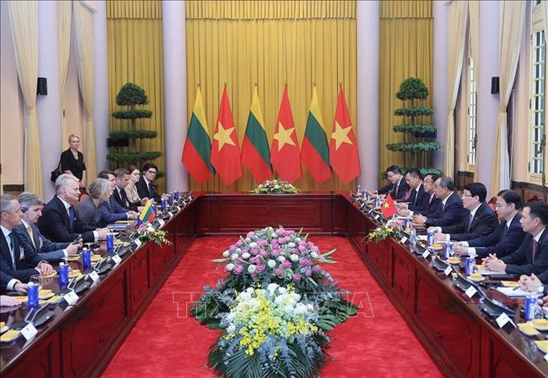 Hai nhà lãnh đạo đã thông báo cho nhau về tình hình mỗi nước; trao đổi sâu rộng về các định hướng lớn và biện pháp cụ thể nhằm tăng cường hợp tác và nâng tầm quan hệ trong thời gian tới - Ảnh: TTXVN