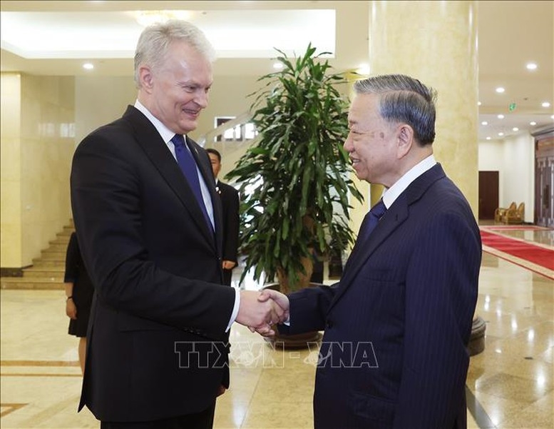 Tổng Bí thư Tô Lâm nhiệt liệt chào mừng chuyến thăm mang ý nghĩa lịch sử của Tổng thống Lithuania Gitanas Nauseda, khẳng định đây là dấu mốc quan trọng, góp phần thúc đẩy quan hệ song phương Việt Nam - Lithuania phát triển mạnh mẽ, thực chất và hiệu quả hơn nữa trong thời gian tới - Ảnh: TTXVN