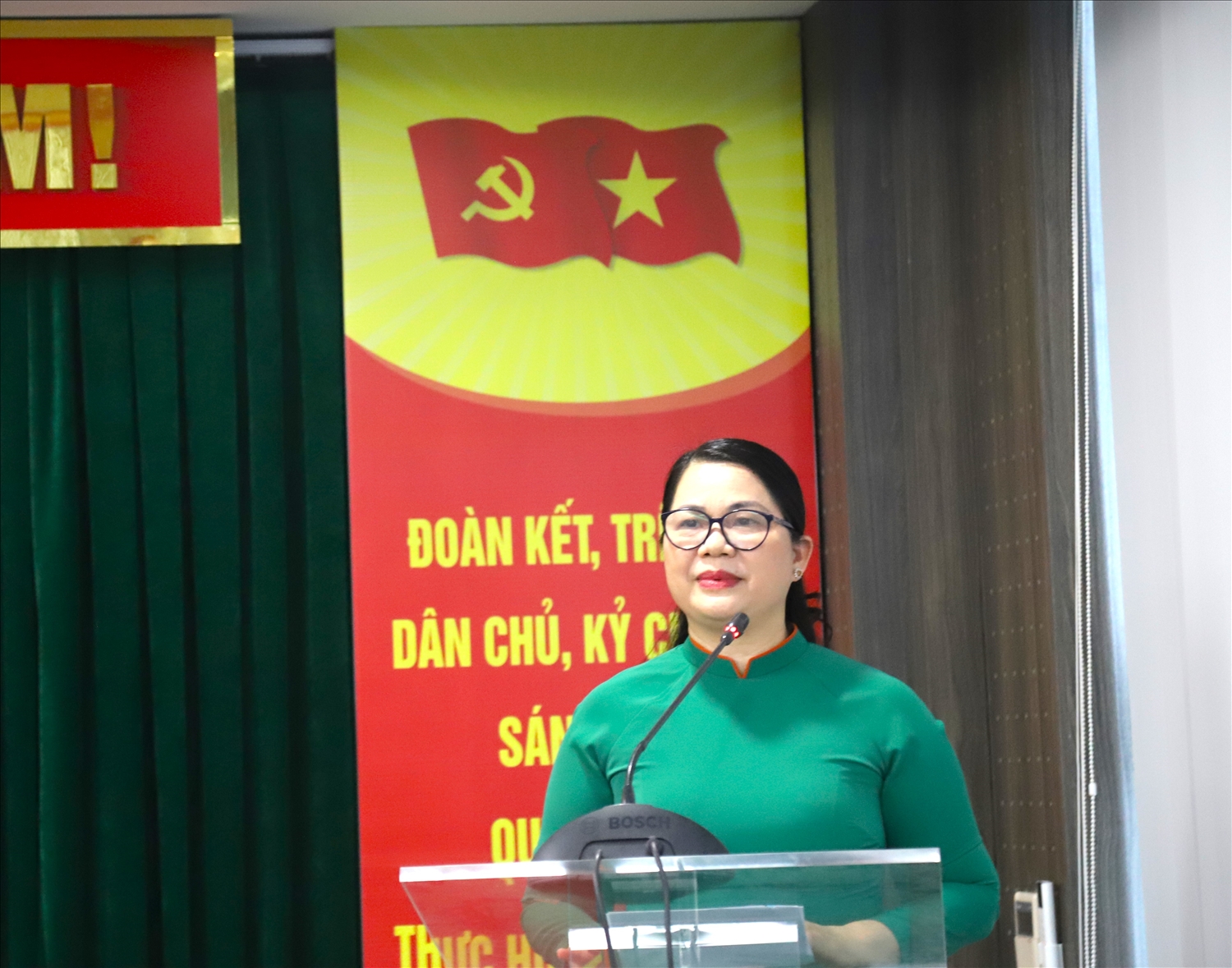 Bà Hoàng Thị Lề, Bí thư Chi bộ Vụ Hợp tác Quốc tế nhiệm kỳ 2022-2025 phát biểu khai mạc Đại hội