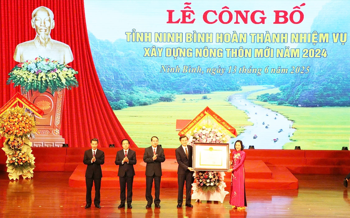 Ngày 13/6, tỉnh Ninh Bình tổ chức Lễ công bố tỉnh Ninh Bình hoàn thành nhiệm vụ xây dựng nông thôn mới năm 2024.