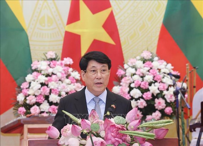 Chủ tịch nước tin tưởng rằng, với nền tảng hữu nghị truyền thống và tình cảm dành cho nhau, với quyết tâm và nỗ lực chung của lãnh đạo và nhân dân hai nước, Việt Nam và Lithuania sẽ tiếp tục vững bước trên con đường hợp tác và phát triển bền vững - Ảnh: TTXVN