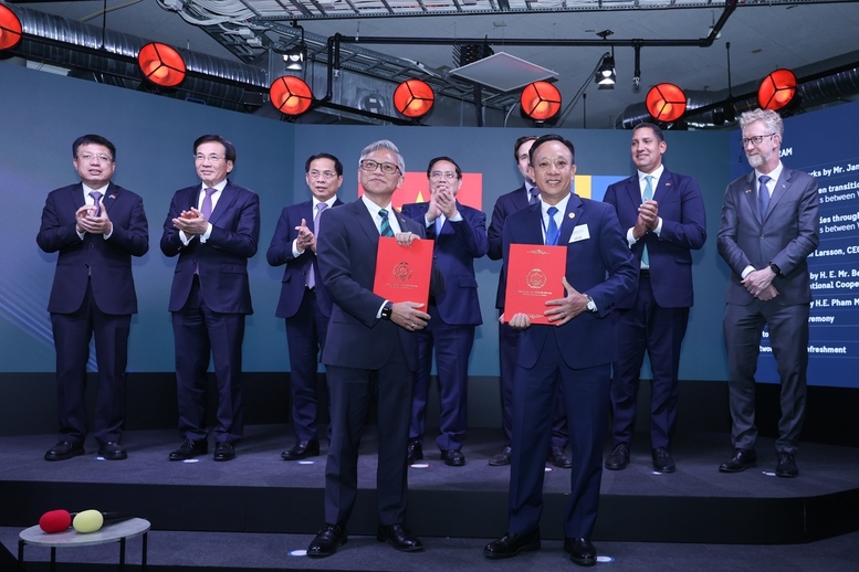 Trường Đại học Hàng hải Việt Nam và Đại học Hàng hải thế giới (Thụy Điển) sẽ hợp tác trong thực hiện các hoạt động trao đổi cán bộ, giảng viên và sinh viên; phối hợp nghiên cứu khoa học; phối hợp tổ chức hội nghị, hội thảo cũng như các hoạt động hợp tác khác - Ảnh: VGP/Nhật Bắc