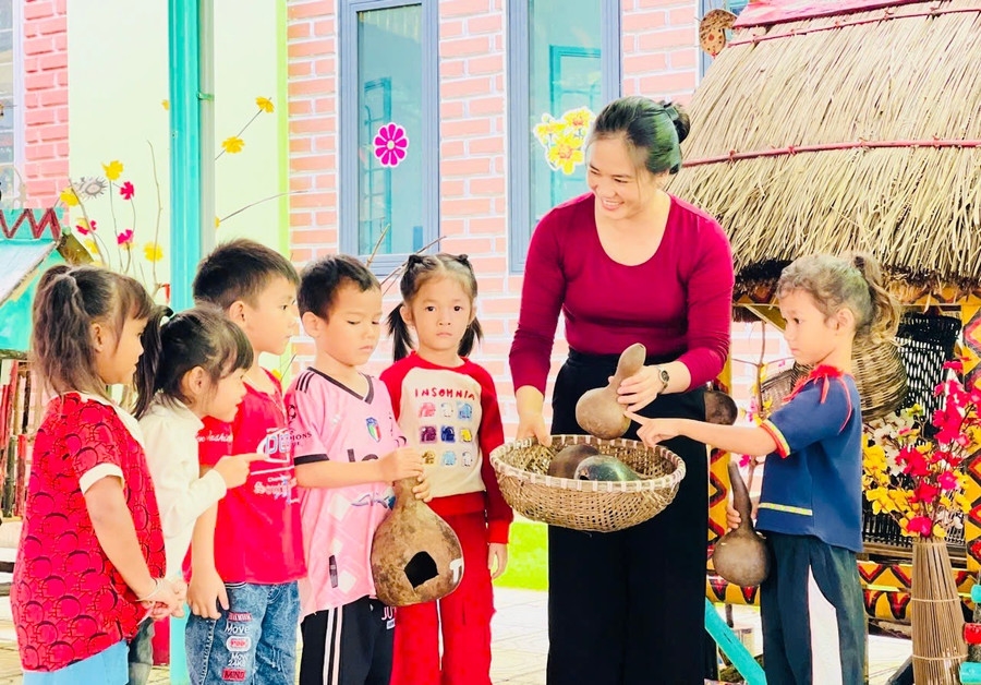 Nhà trường và gia đình phối hợp thường xuyên nhắc nhở, hướng dẫn kỹ năng bảo vệ trẻ trước các mối nguy hiểm