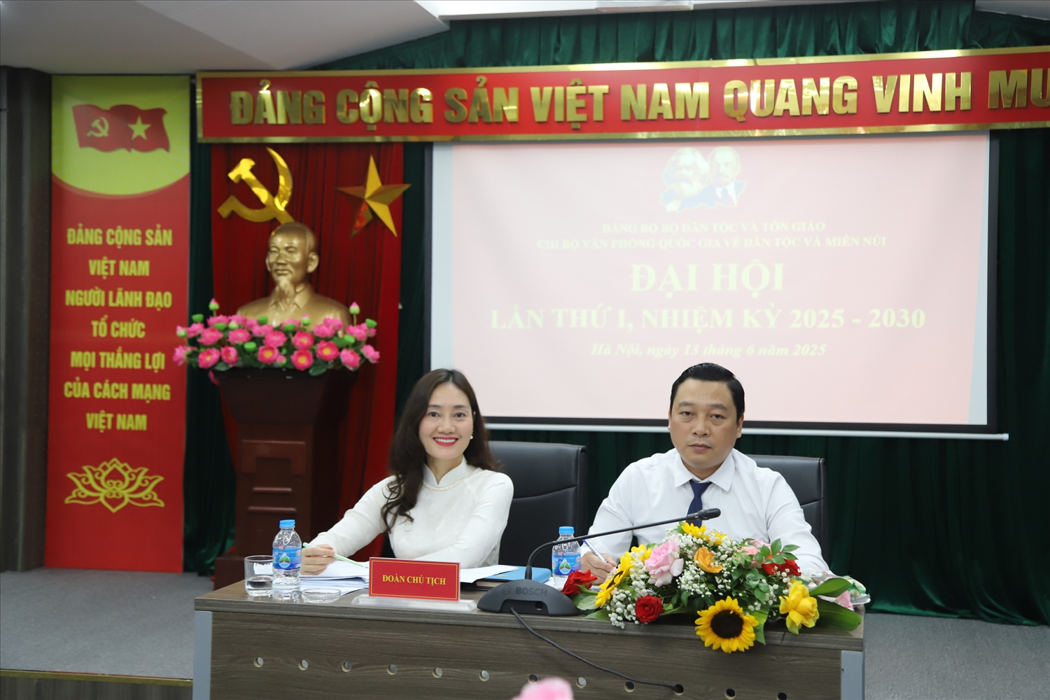 Đoàn Chủ tịch Đại hội