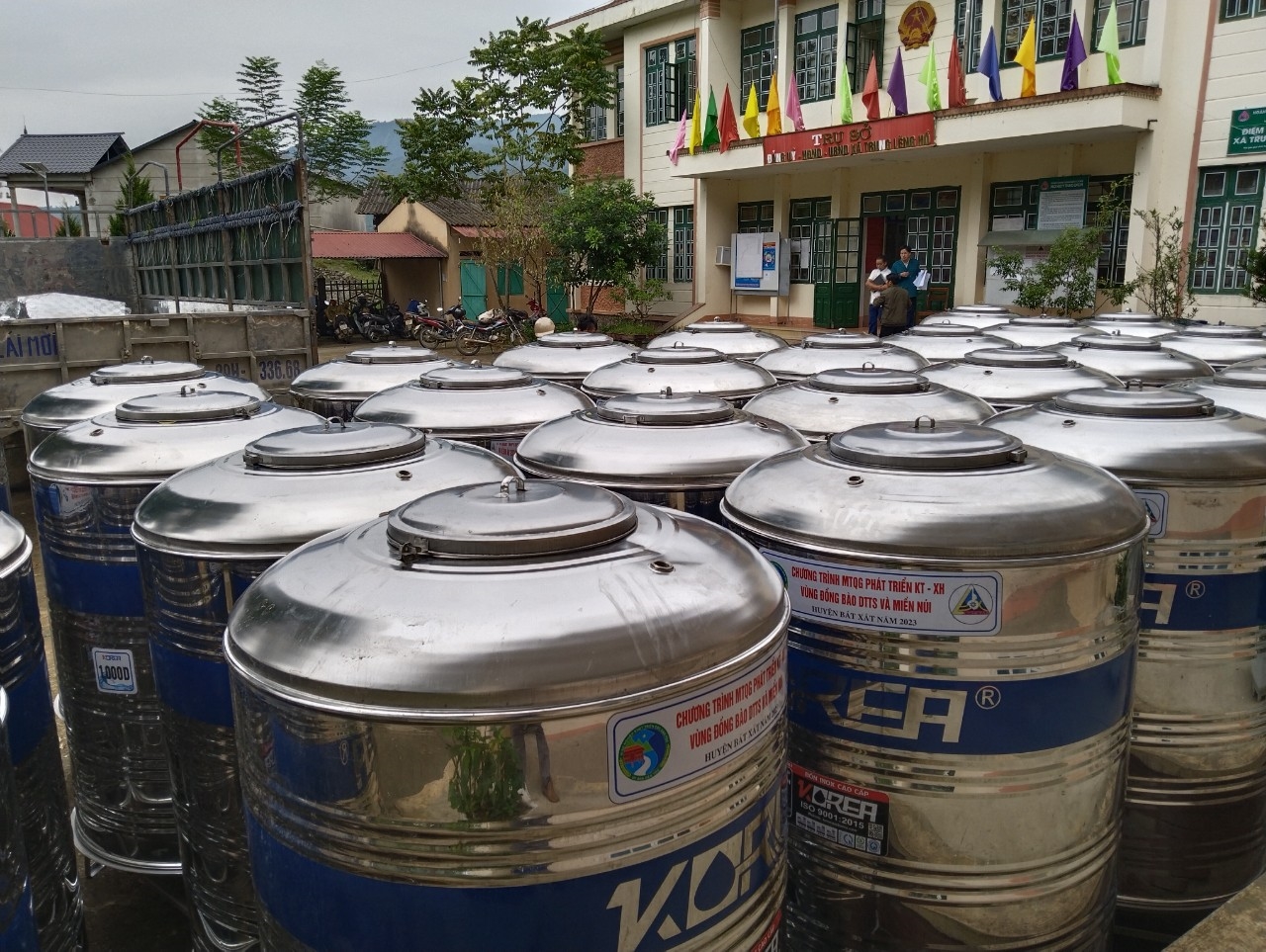 Bồn chứa nước cấp phát cho các hộ dân bảo đảm chất lượng, tiêu chuẩn kỹ thuật