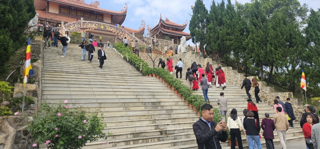 Chùa Cái Bầu là một trong những chùa được công nhận là “Chùa cảnh tinh tiến, gương mẫu” 