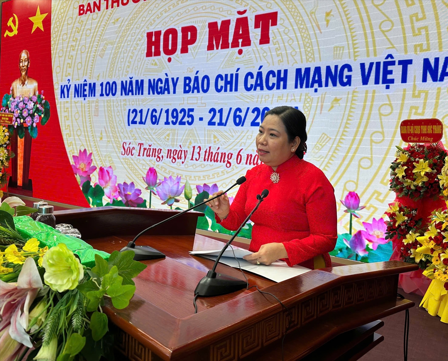 Bà Hồ Thị Cẩm Đào - Phó Bí thư Thường trực Tỉnh ủy, Chủ tịch HĐND tỉnh phát biểu tại buổi họp mặt 
