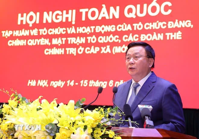 Giáo sư-Tiến sỹ Nguyễn Xuân Thắng, Ủy viên Bộ Chính trị, Giám đốc Học viện Chính trị Quốc gia Hồ Chí Minh, Chủ tịch Hội đồng Lý luận Trung ương phát biểu khai mạc. (Ảnh: Văn Điệp/TTXVN)