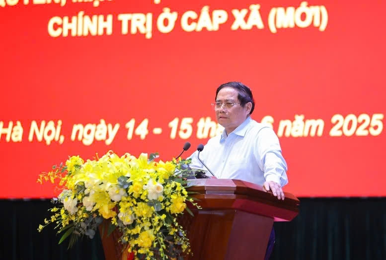 Thủ tướng yêu cầu cấp ủy đảng, chính quyền và cơ quan truyền thông, báo chí tiếp tục tập trung, đẩy mạnh thông tin, tuyên truyền, nhất là truyền thông chính sách, nâng cao sự hiểu biết, nhận thức và hành động trong toàn xã hội về sắp xếp đơn vị hành chính địa phương; đồng thời truyền cảm hứng, tạo động lực để hoàn thành mục tiêu đề ra - Ảnh: VGP/Nhật Bắc
