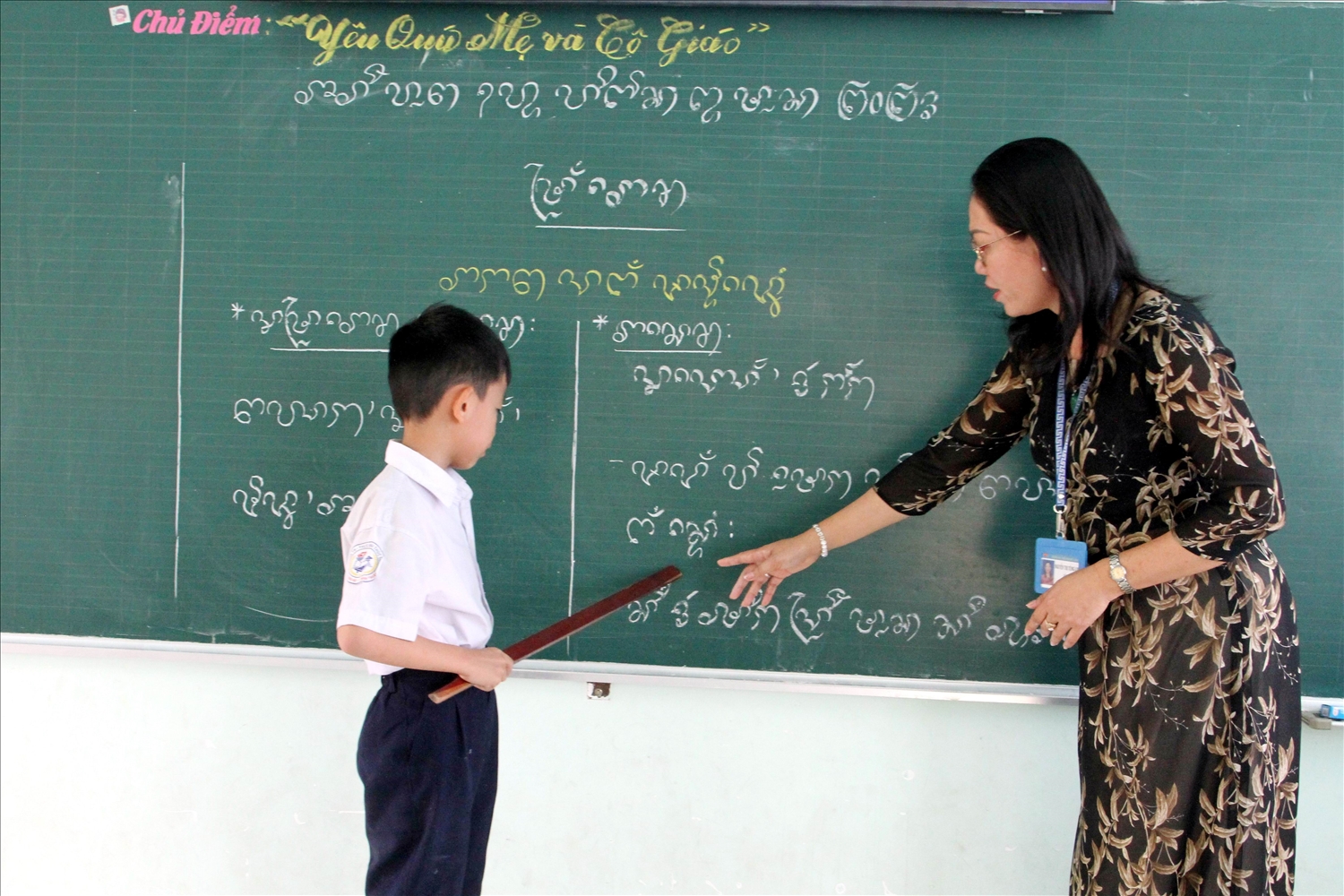 Học sinh vùng đồng bào Chăm xã Xuân Hải, huyện Ninh Hải, học chữ Chăm 2 tiết/tuần.