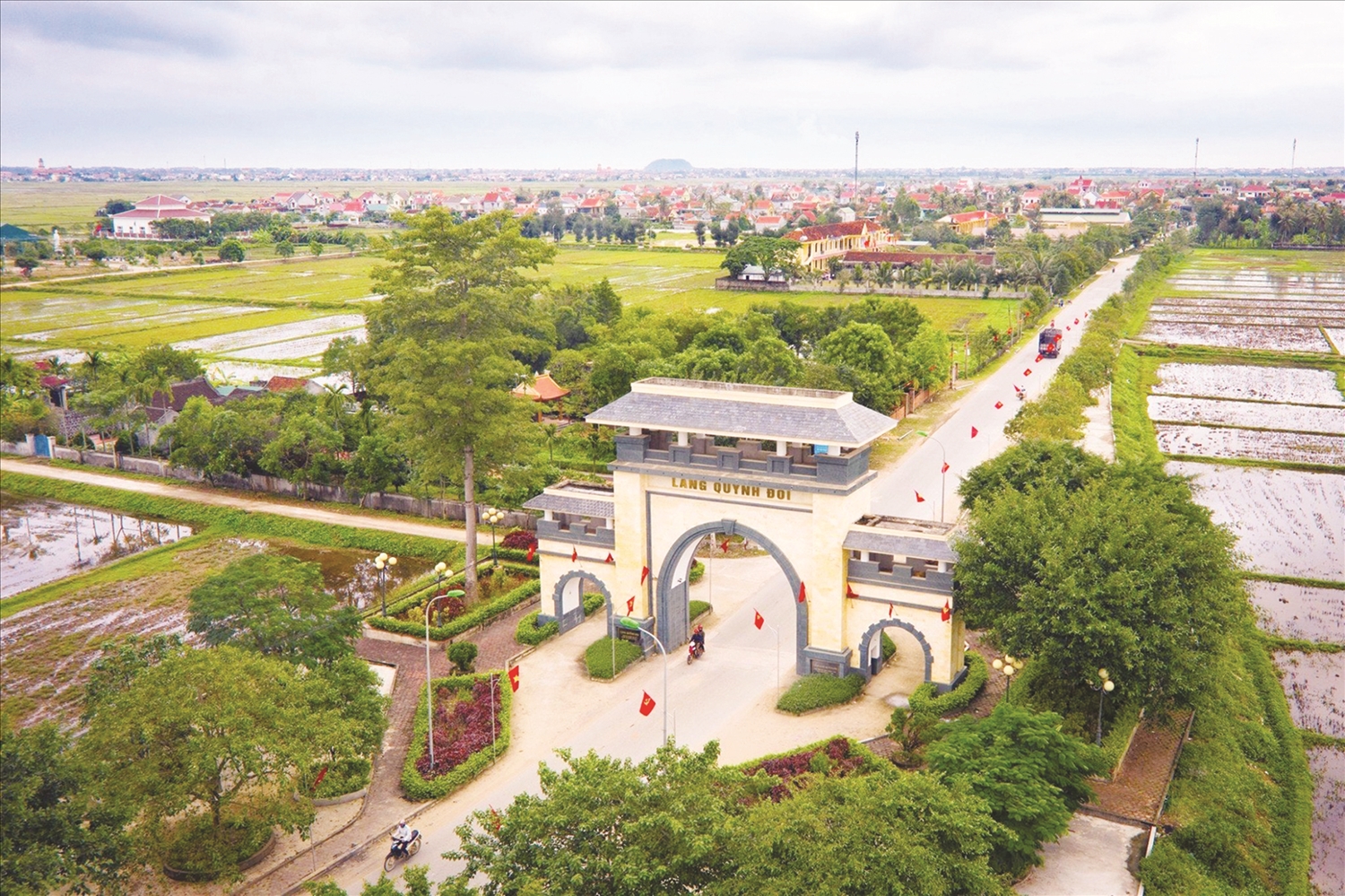 Quang cảnh làng Quỳnh Đôi nhìn từ trên cao