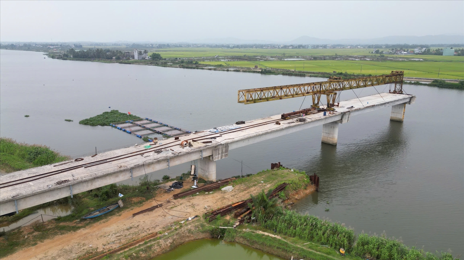 Đây được xem là tuyến giao thông huyết mạch giúp rút ngắn khoảng cách từ trung tâm huyện đến vùng ven biển.