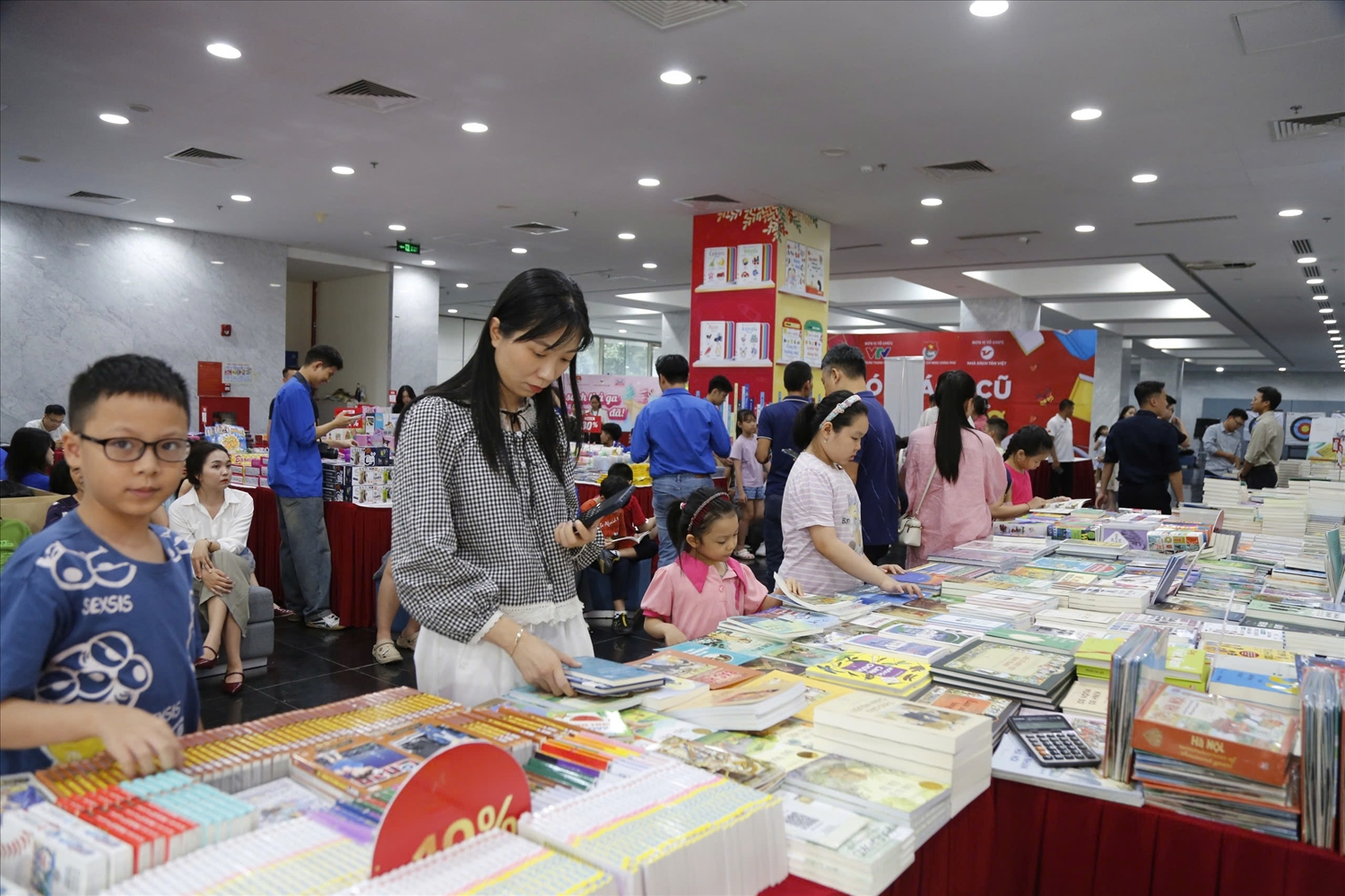 Đông đảo thanh thiếu niên tham gia Ngày hội Sách