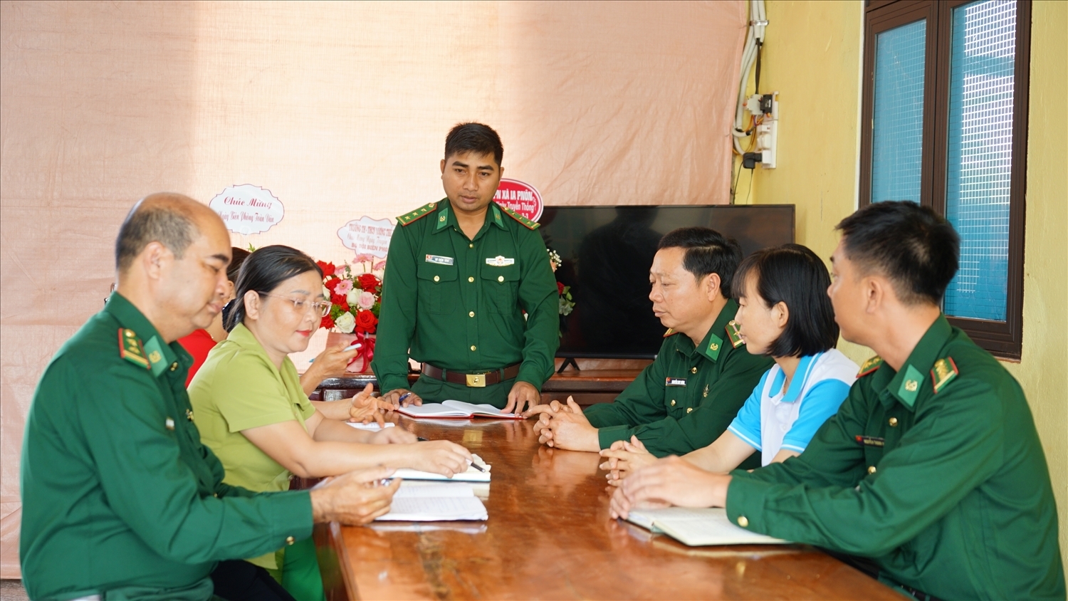 Đồn Biên phòng Ia Pnôn phối hợp với chính quyền địa phương tuyên truyền, vận động nhân dân chấp hành nghiêm pháp luật, tích cực tham gia bảo vệ biên giới