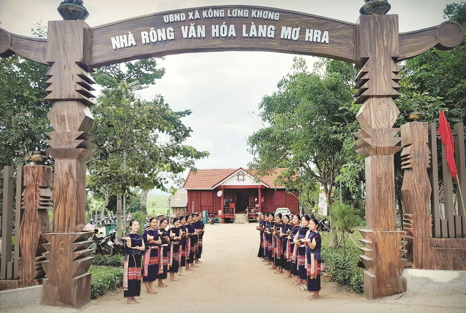 Làng Mơ H’ra - Đáp xây dựng dự án “Mô hình phát triển sản phẩm OCOP về du lịch cộng đồng”