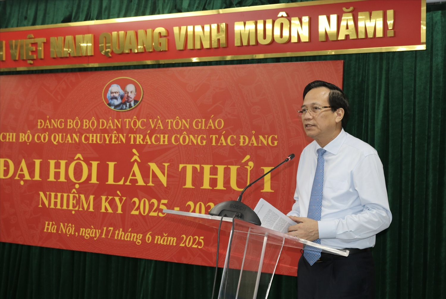 Uỷ viên Ban Chấp hành Trung ương Đảng, Bí thư Đảng ủy, Bộ trưởng Bộ Dân tộc và Tôn giáo Đào Ngọc Dung dự và phát biểu chỉ đạo Đại hội.
