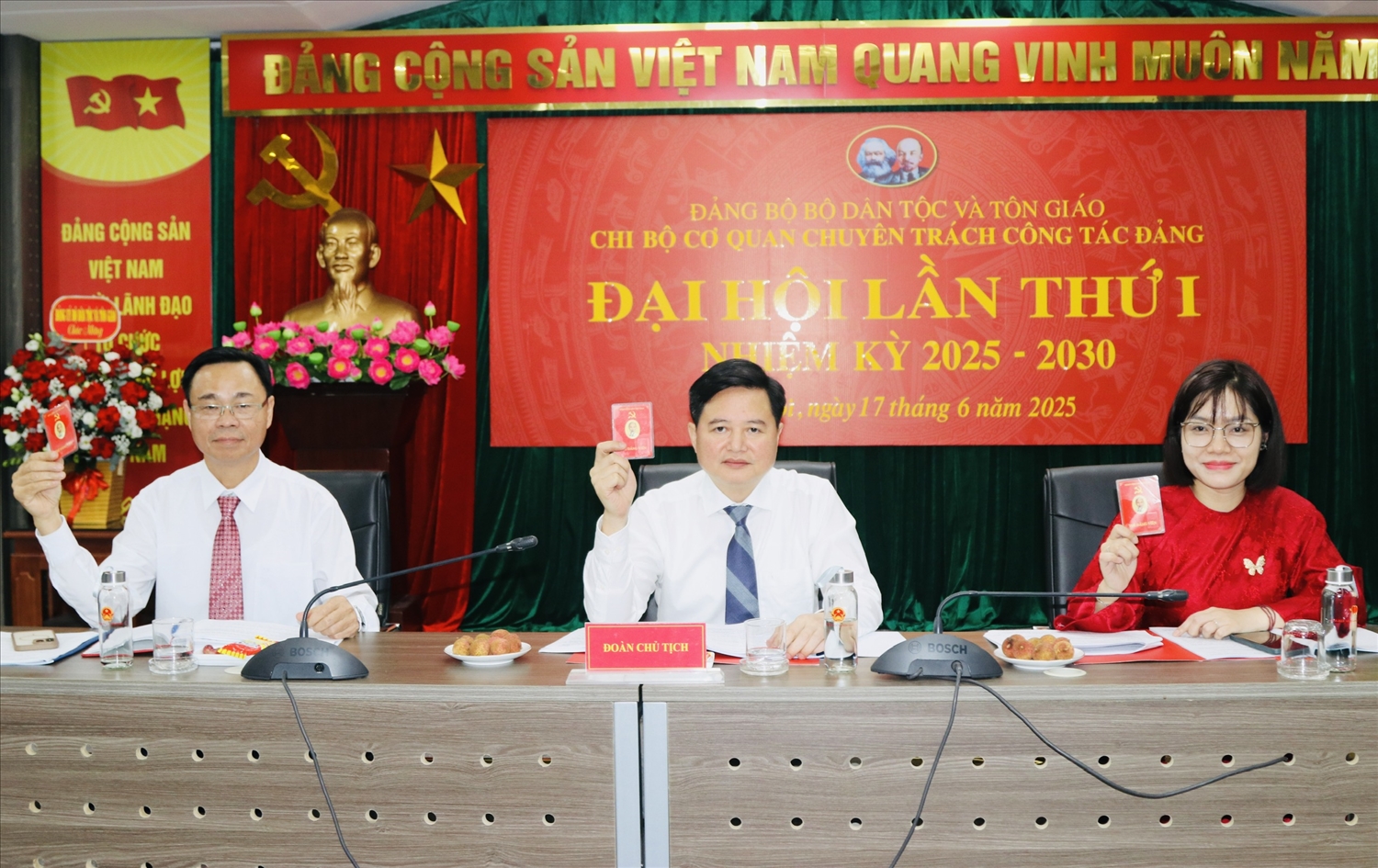 Đoàn Chủ tịch Đại hội