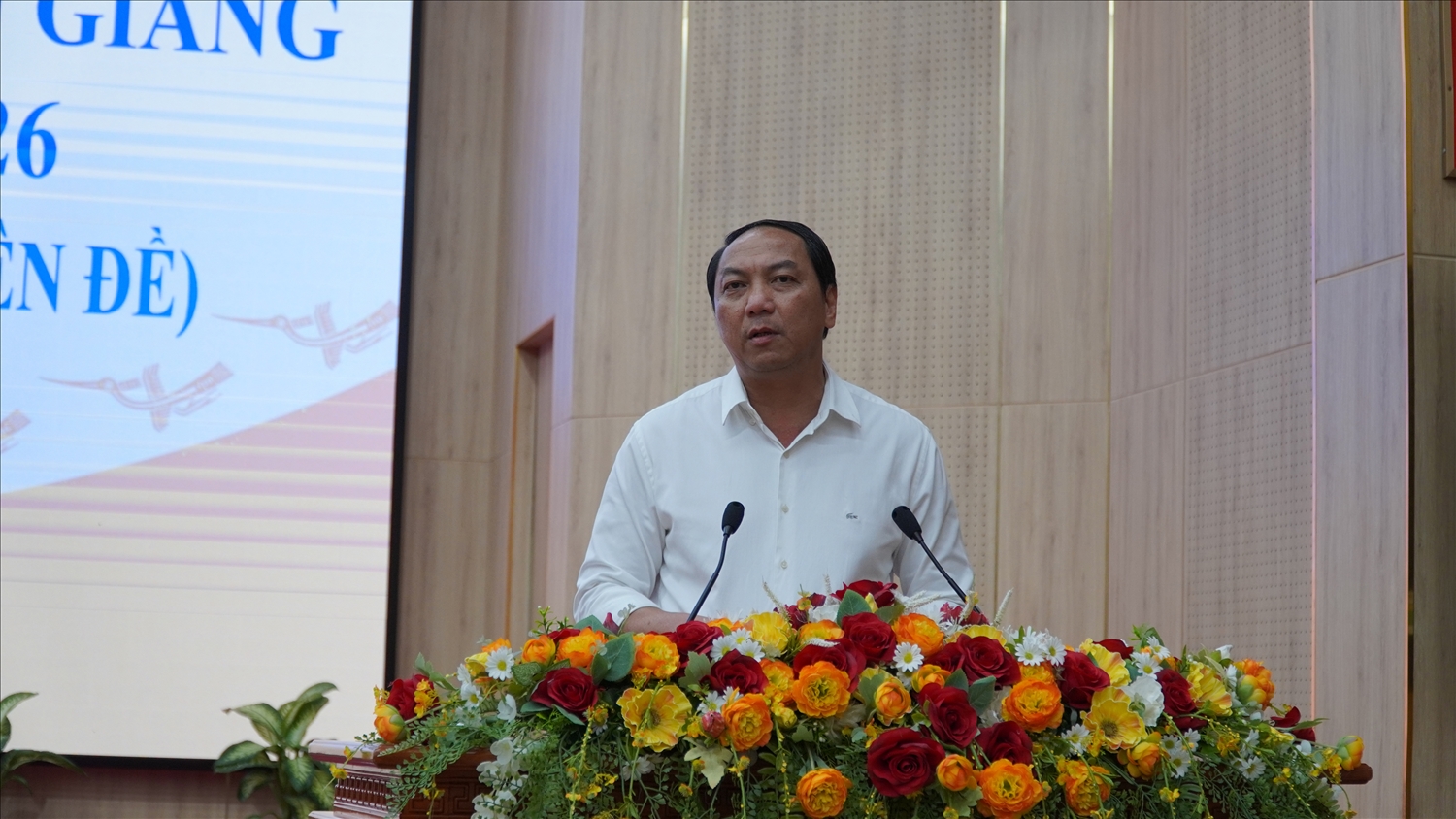 Ông Lâm Minh Thành, Chủ tịch HĐND tỉnh Kiên Giang, phát biểu tại kỳ họp