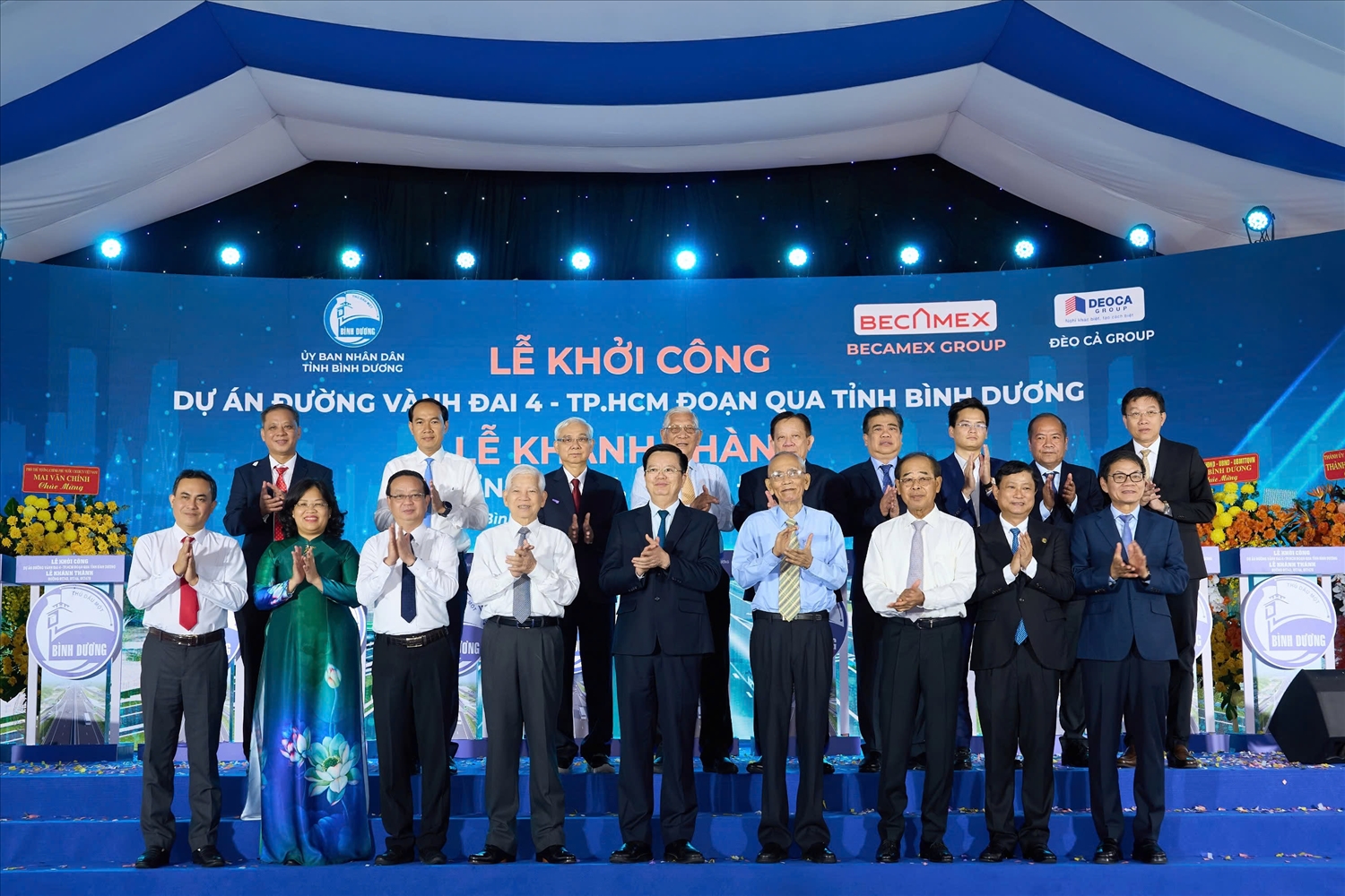 Nguyên Chủ tịch nước Nguyễn Minh Triết, Phó thủ tướng chính phủ Mai Văn Chính cùng lãnh đạo, nguyên lãnh đạo các cấp tại lễ khởi công