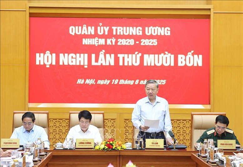 Để phát huy và nâng cao hơn nữa kết quả lãnh đạo thực hiện nhiệm vụ 6 tháng cuối năm 2025, Tổng Bí thư Tô Lâm yêu cầu Quân ủy Trung ương tập trung lãnh đạo, chỉ đạo thực hiện tốt các nhiệm vụ trọng tâm, quyết liệt - Ảnh: TTXVN