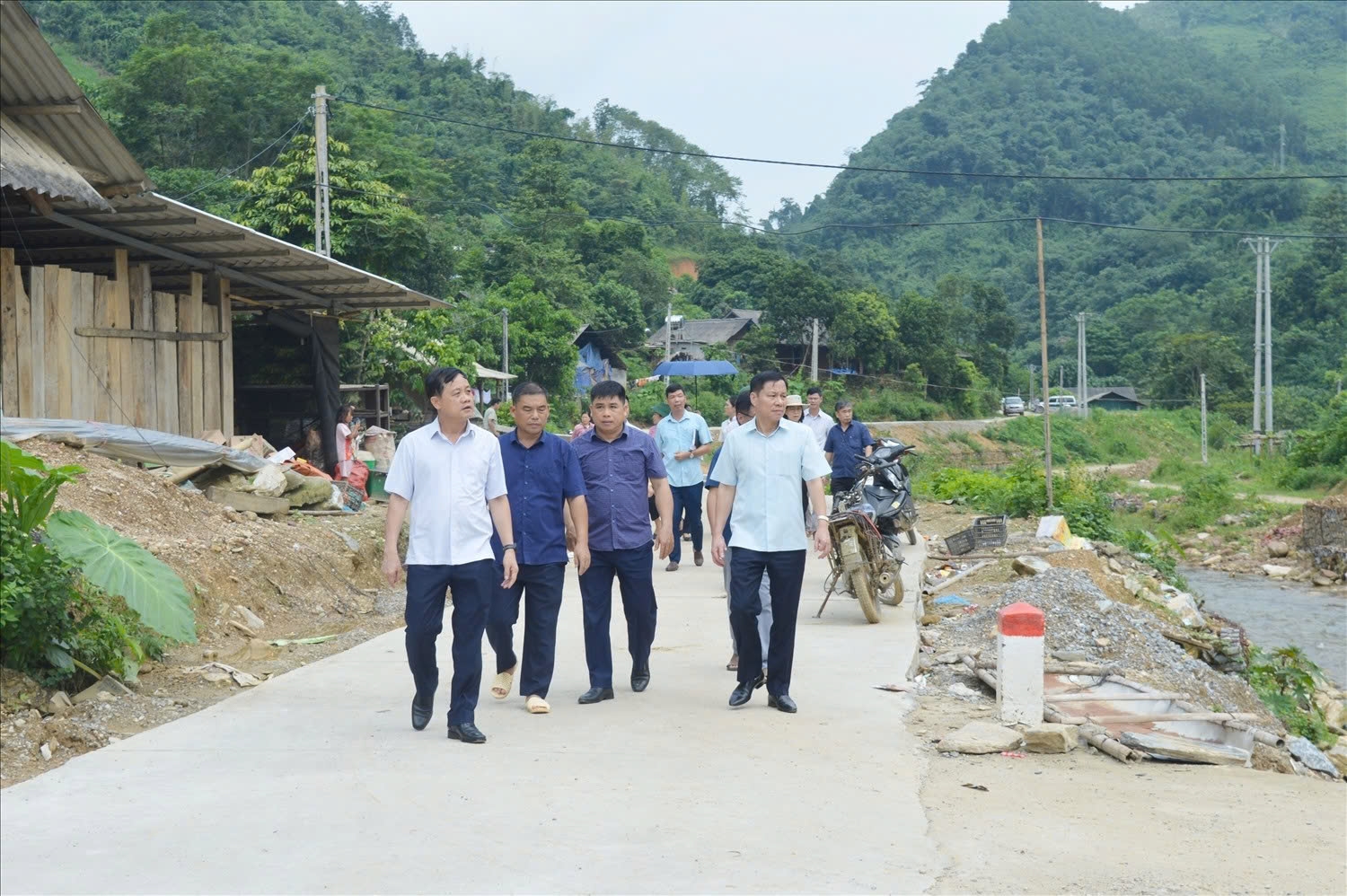  Đồng chí Phó Chủ tịch UBND tỉnh Nguyễn Thế Giang kiểm tra dự án đầu tư từ Chương trình MTQG phát triển kinh tế - xã hội vùng ĐBDTTS&MN tại xã Tri Phú, huyện Chiêm Hoá