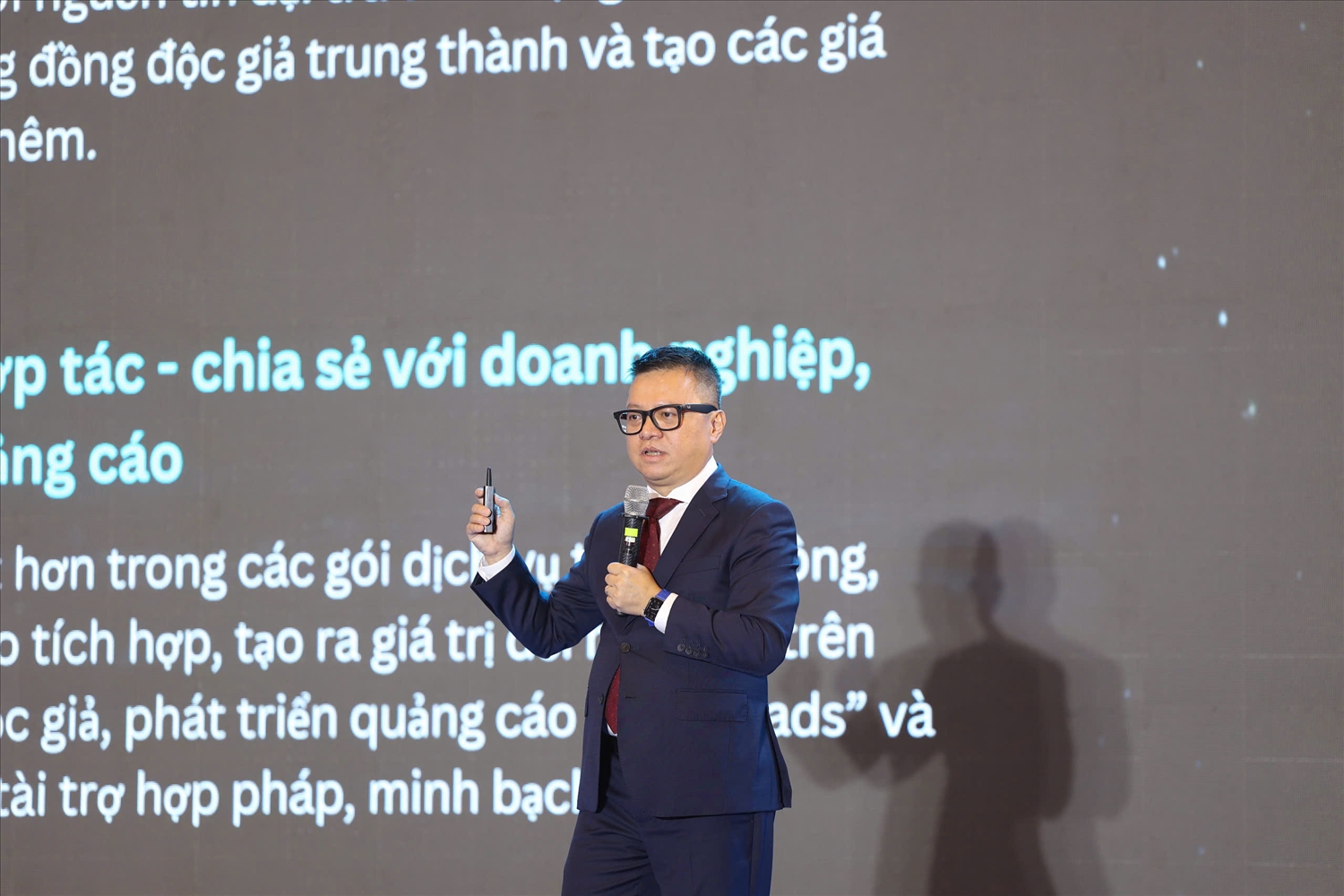 Chủ tịch Hội Nhà báo Việt Nam Lê Quốc Minh phát biểu tại diễn đàn