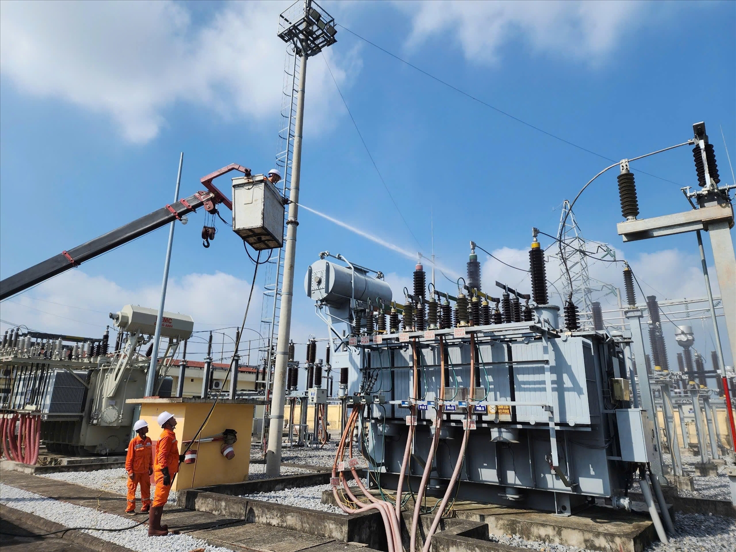 Công suất tiêu thụ điện tại 27 tỉnh/thành phố miền Bắc trưa 2/6 đạt 17.400 MW – vượt đỉnh năm 2024, EVNNPC kêu gọi khách hàng tiếp tục thực hiện tiết kiệm điện