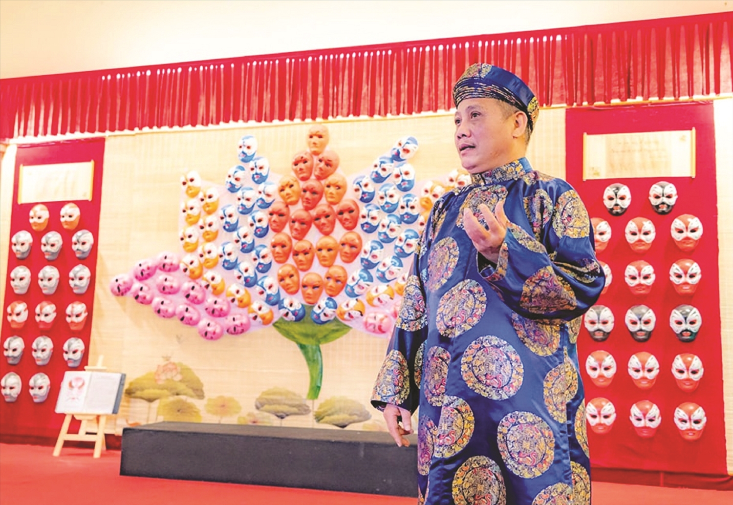 Đạo diễn, NSƯT La Thanh Hùng gắn bó một đời với nghệ thuật tuồng Huế.