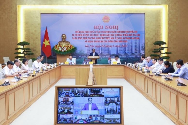 Thủ tướng đề nghị các các đại biểu đề xuất các giải pháp trên tinh thần 6 rõ: Rõ người, rõ việc, rõ thời gian, rõ trách nhiệm, rõ thẩm quyền, rõ kết quả để triển khai có hiệu quả - Ảnh: VGP/Nhật Bắc