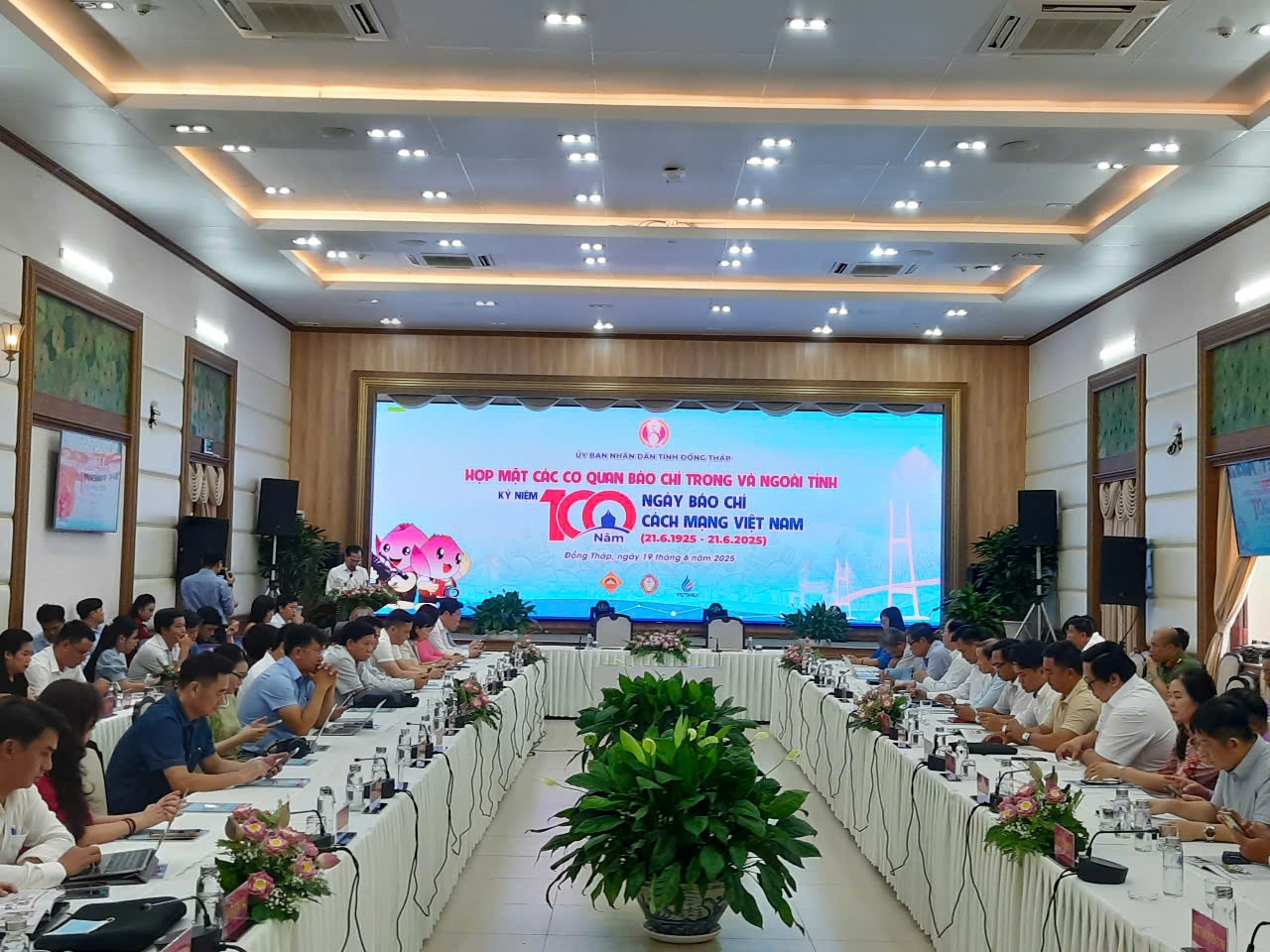 Quang cảnh buổi gặp mặt