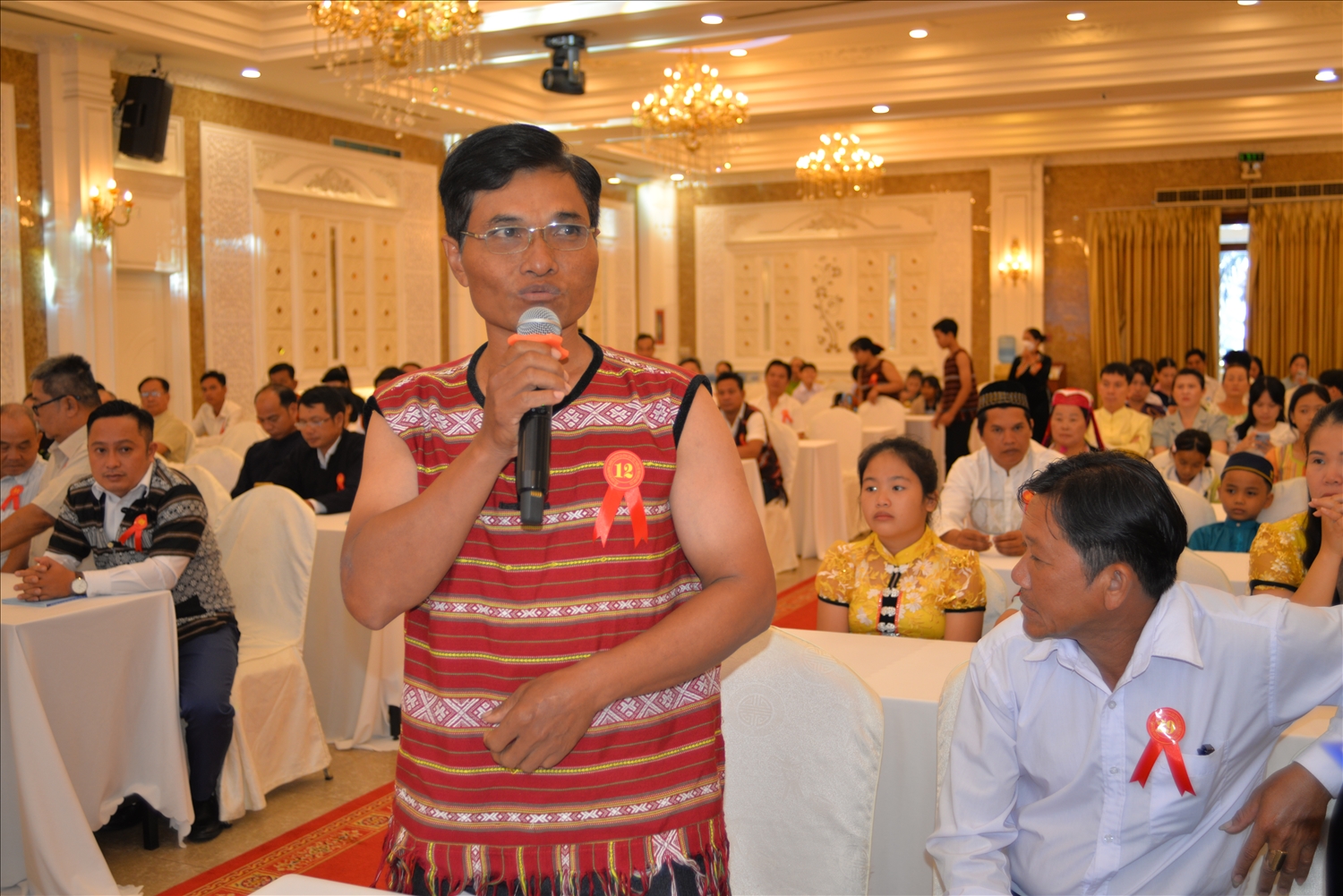 Ông Điểu Toa, dân tộc chơ Ro, xã Xuân Thiện, huyện Thống Nhất, tỉnh Đồng Nai, góp phần bảo tồn tiếng nói, chữ viết, truyền dạy cồng chiêng cho con em người dân tộc tại địa phương