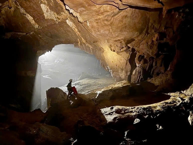 Hang động trong hệ thống Công viên địa chất Lạng Sơn. Ảnh: TL