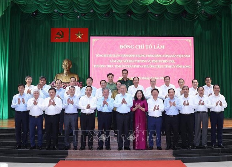Tổng Bí thư và các đại biểu dự cuộc làm việc