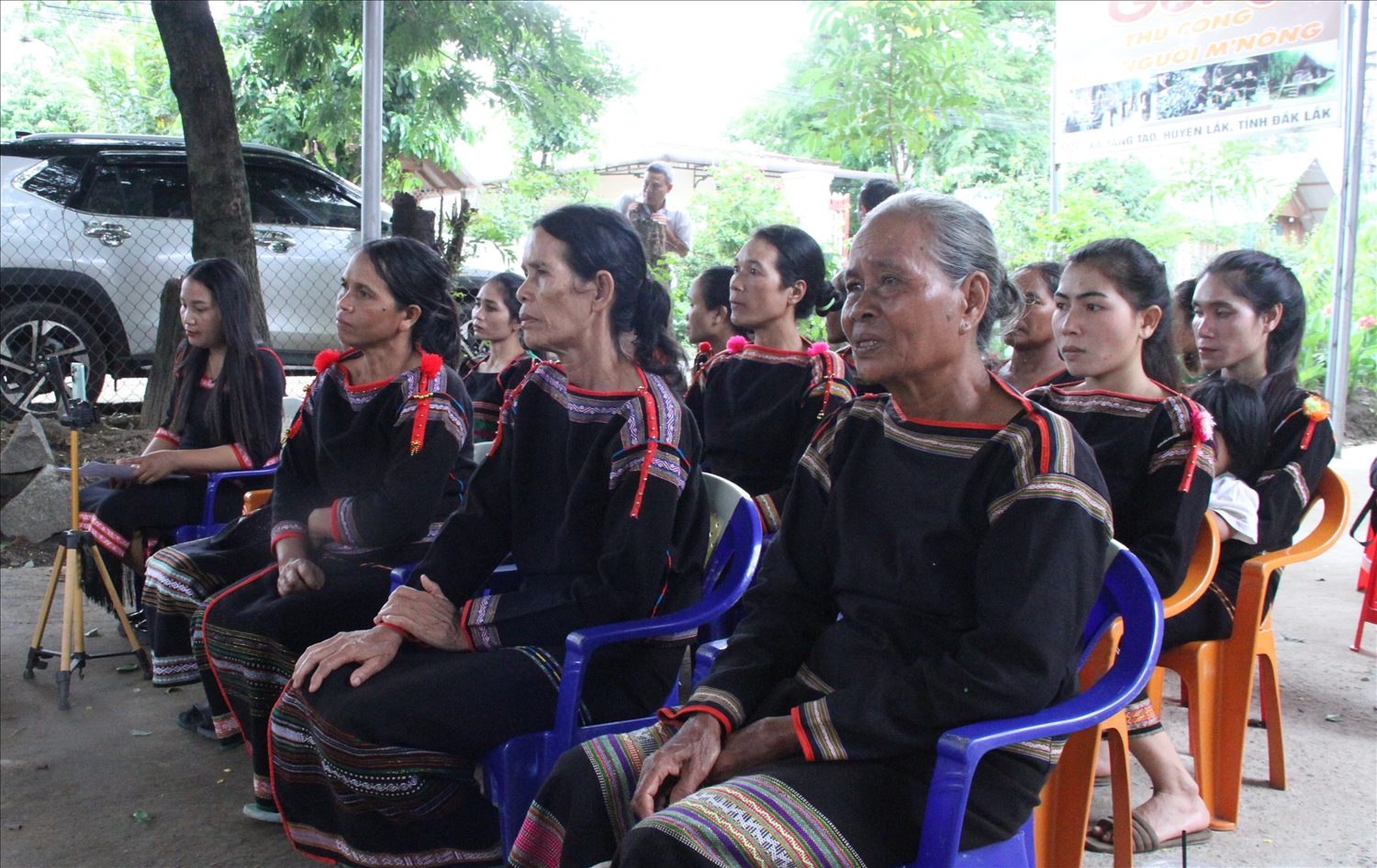 Học viên lớp học tham gia buổi bế giảng