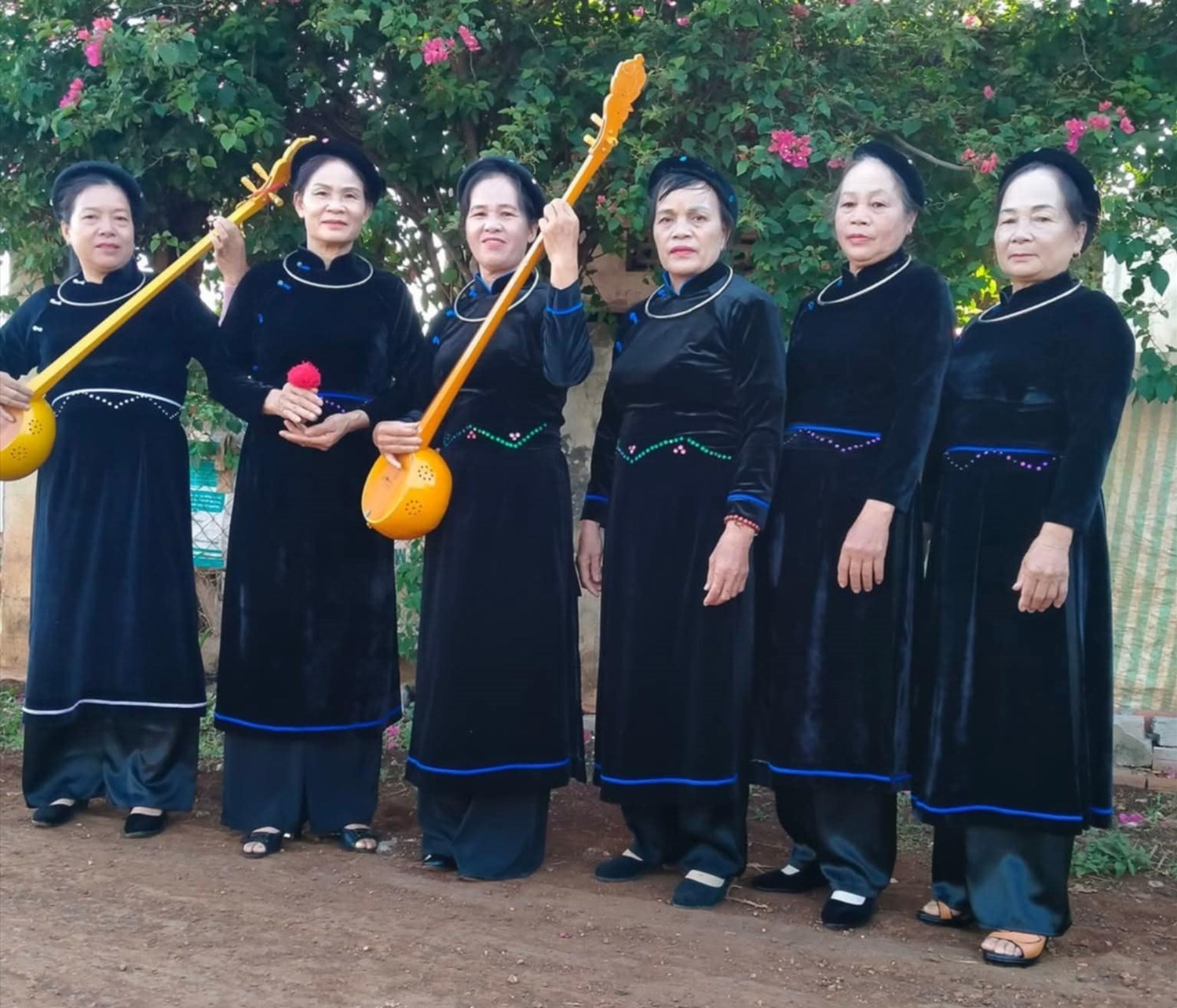 Câu lạc bộ hát Then - đàn Tính thôn Cao Bằng 