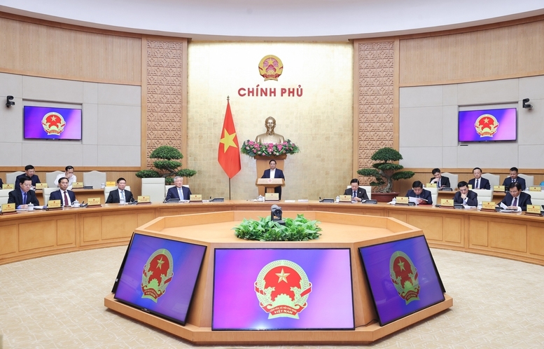 Thủ tướng chỉ rõ các nhóm nhiệm vụ, giải pháp trọng tâm trong tháng 6 và thời gian tới; nhấn mạnh, vướng mắc về thể chế, pháp luật: Khó mấy cũng phải tháo gỡ để biến thể chế thành lợi thế cạnh tranh - Ảnh: VGP/Nhật Bắc