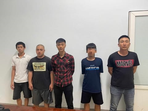 Hai đối tượng bị bắt khẩn cấp tại cơ quan công an