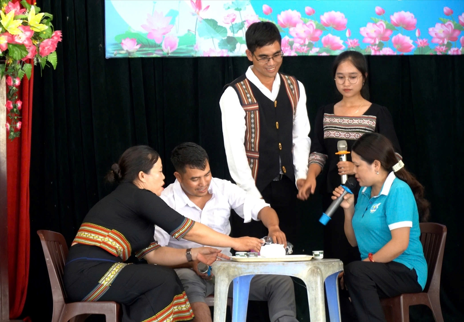 Thông qua Hội thi tìm hiểu kiến thức pháp luật về hôn nhân, TH&HNCHT giúp cho đồng bào DTTS huyện Đăk Hà hiểu rõ hơn về tác hại của TH&HNCHT