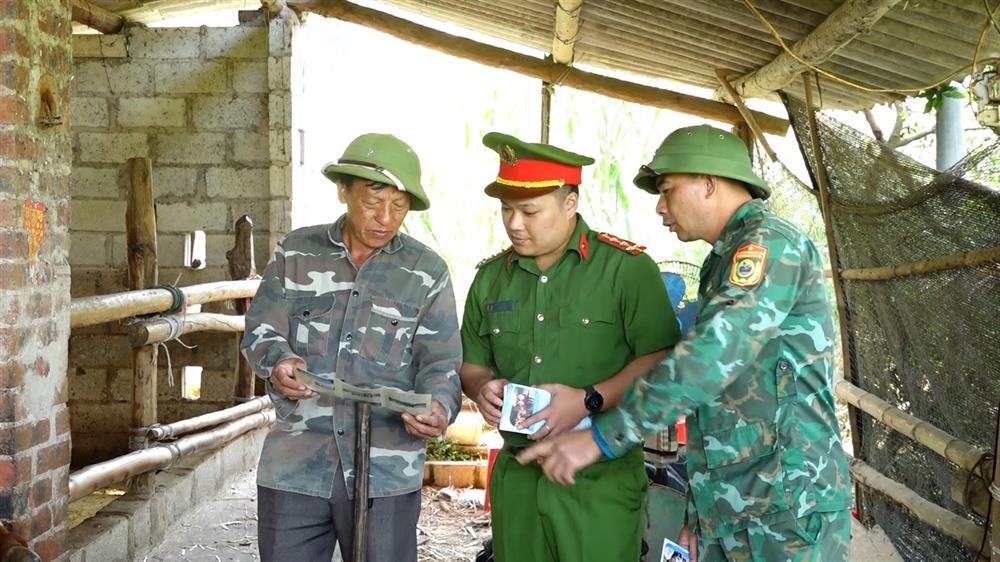 Các lực lượng chức năng tỉnh Lạng Sơn tuyên truyền, phổ biến pháp luật tại các hộ gia đình trên địa bàn (Ảnh minh họa).