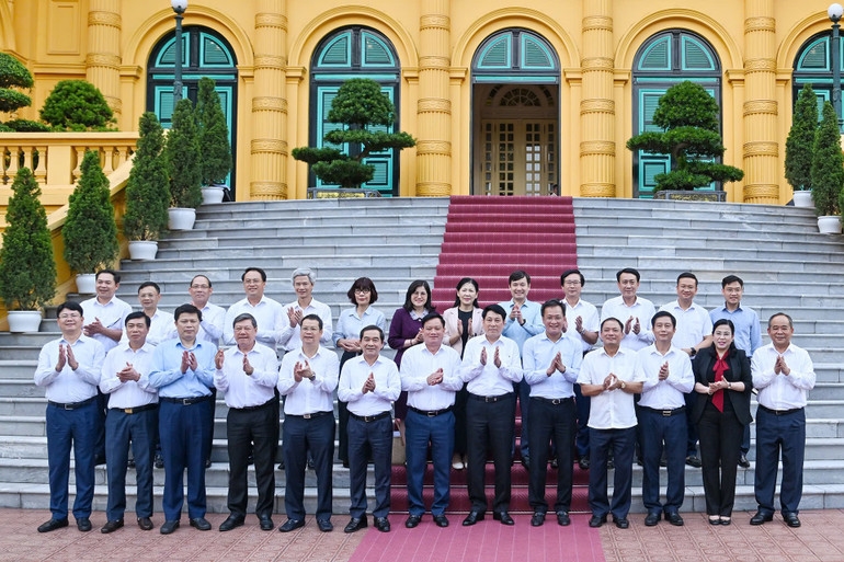 Các đại biểu tham dự buổi làm việc.