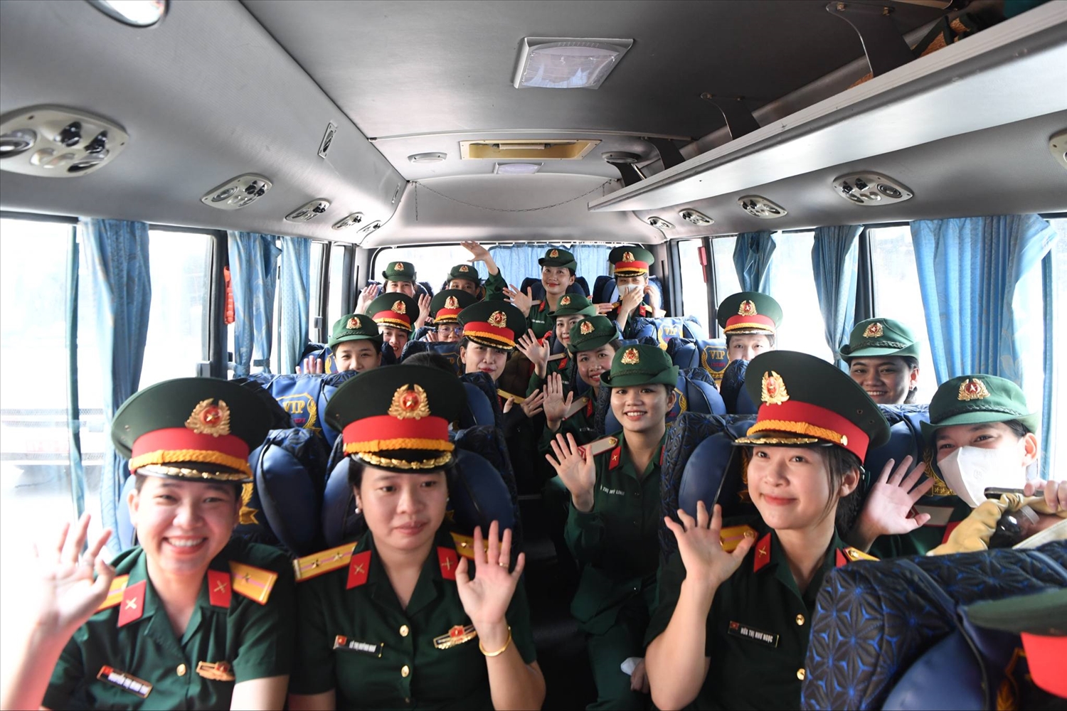 (TIN PV) Hà Nội đón đoàn chiến sĩ miền Nam tham gia diễu binh, diễu hành kỷ niệm 80 năm Quốc khánh 5