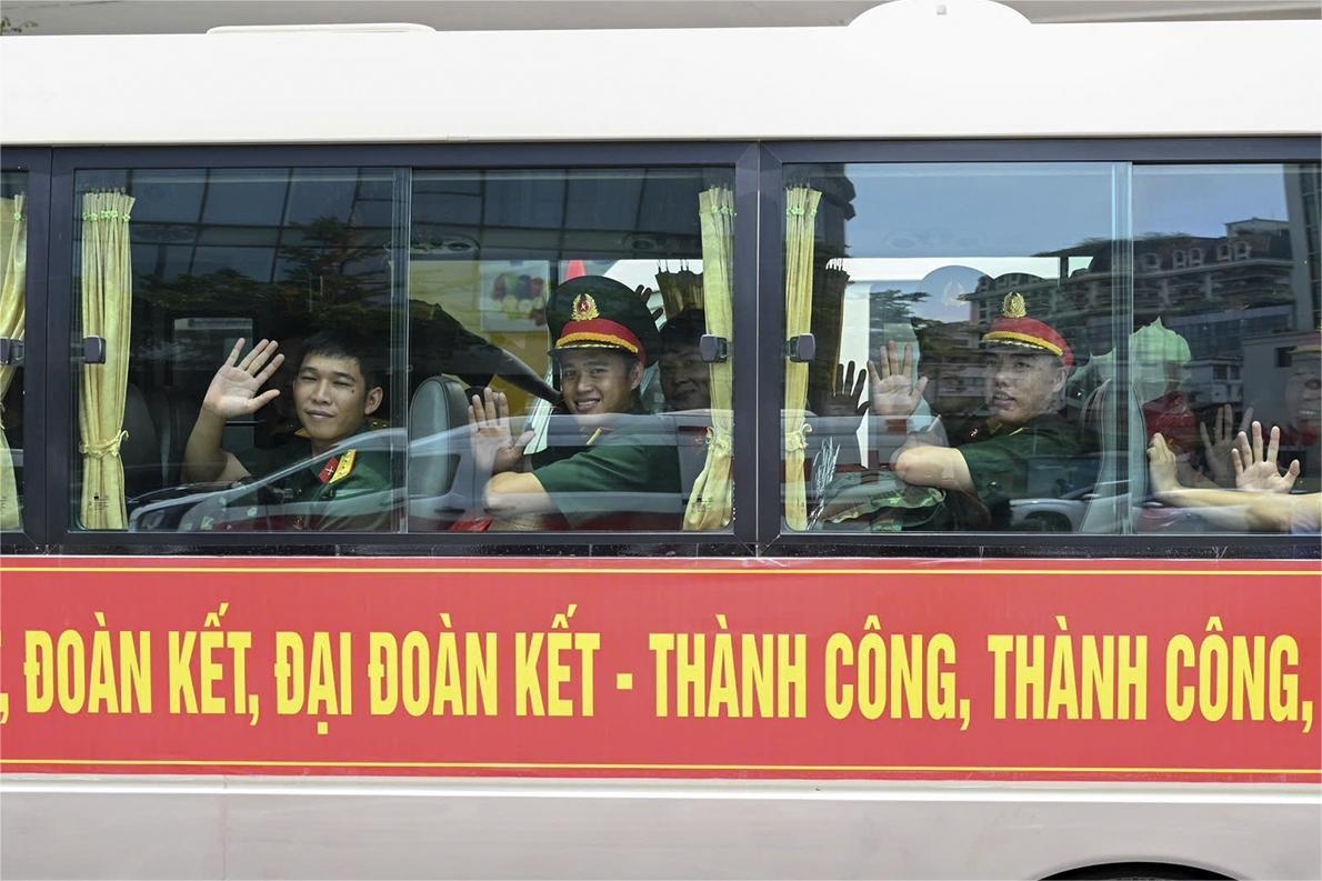 (TIN PV) Hà Nội đón đoàn chiến sĩ miền Nam tham gia diễu binh, diễu hành kỷ niệm 80 năm Quốc khánh 7
