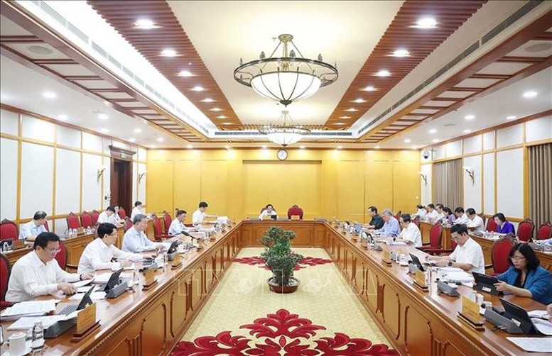 Bộ Chính trị họp cho ý kiến về tình hình, tiến độ thực hiện các nghị quyết, kết luận của Trung ương, Bộ Chính trị về sắp xếp tổ chức bộ máy và đơn vị hành chính - Ảnh: TTXVN