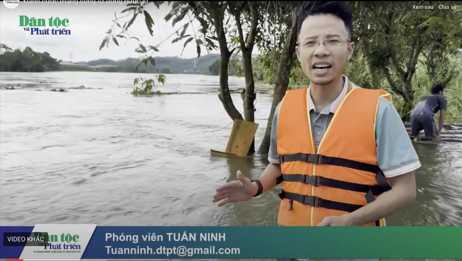 Phóng viên Cao Tuấn Ninh trong phóng sự ""Đánh cược mạng sống với dòng nước lũ" được thực hiện vào tháng 9 năm 2024