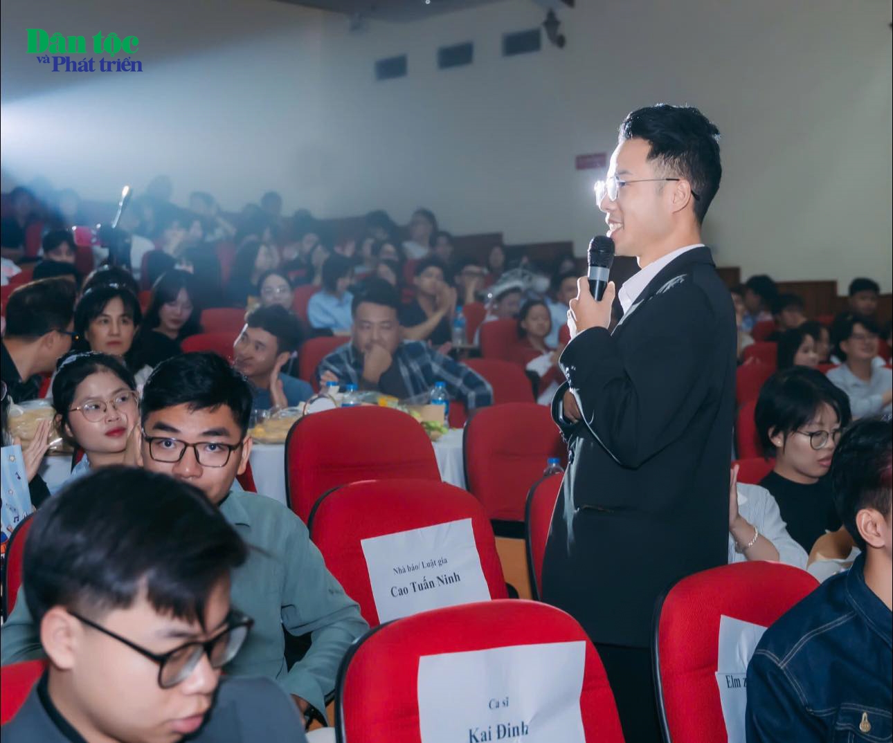 Phóng viên Cao Tuấn Ninh tại một sự kiện của Đại học Văn hóa Hà Nội