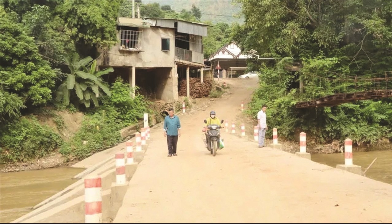 Cây cầu nối liền bản Ỏ và bản Nong Phạ, xã Mường Sai, huyện Sông Mã được đầu tư xây dựng từ nguồn vốn của Chương trình MTQG 1719