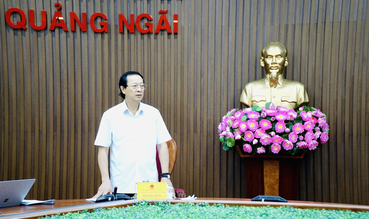 Thứ trưởng Bộ Giáo dục và Đào tạo Phạm Ngọc Thưởng phát biểu tại buổi làm việc.