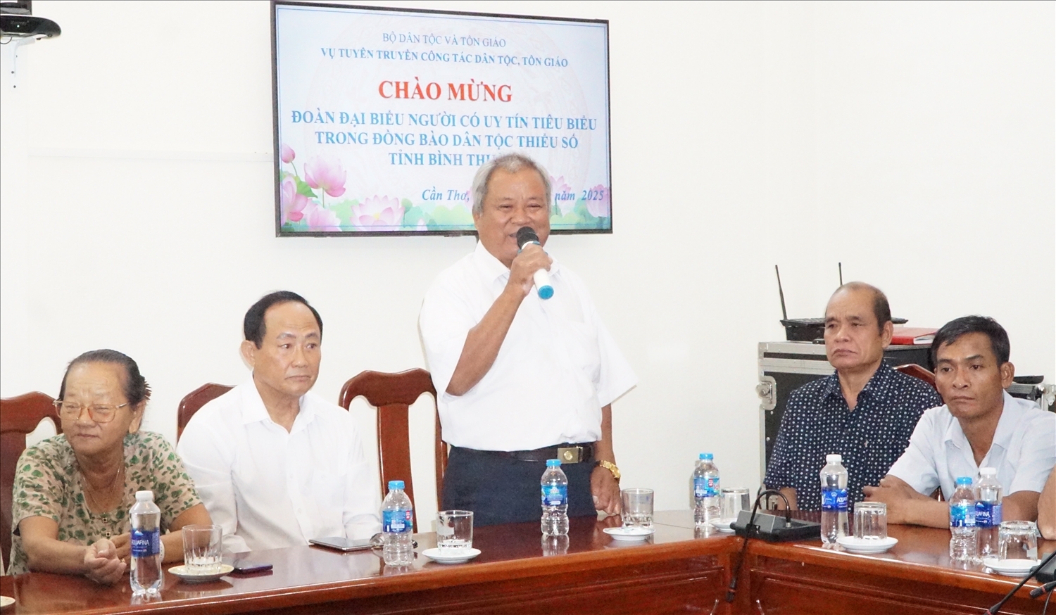  Ông Mang Ngọc Văn, dân tộc Raglai phát biểu tại buổi gặp gỡ 
