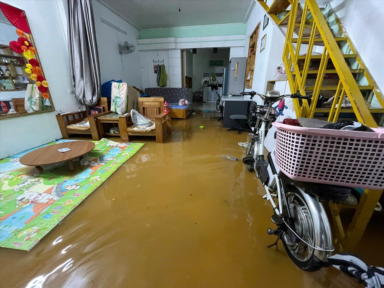 Nhiều nơi trên địa bàn thành phố Lai Châu bị ngập gây thiệt hại tài sản của người dân